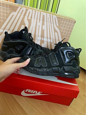 Nike air more uptempo