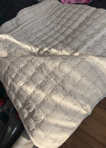 İşlemeli krem Yatak Örtüsü - Görsel 6