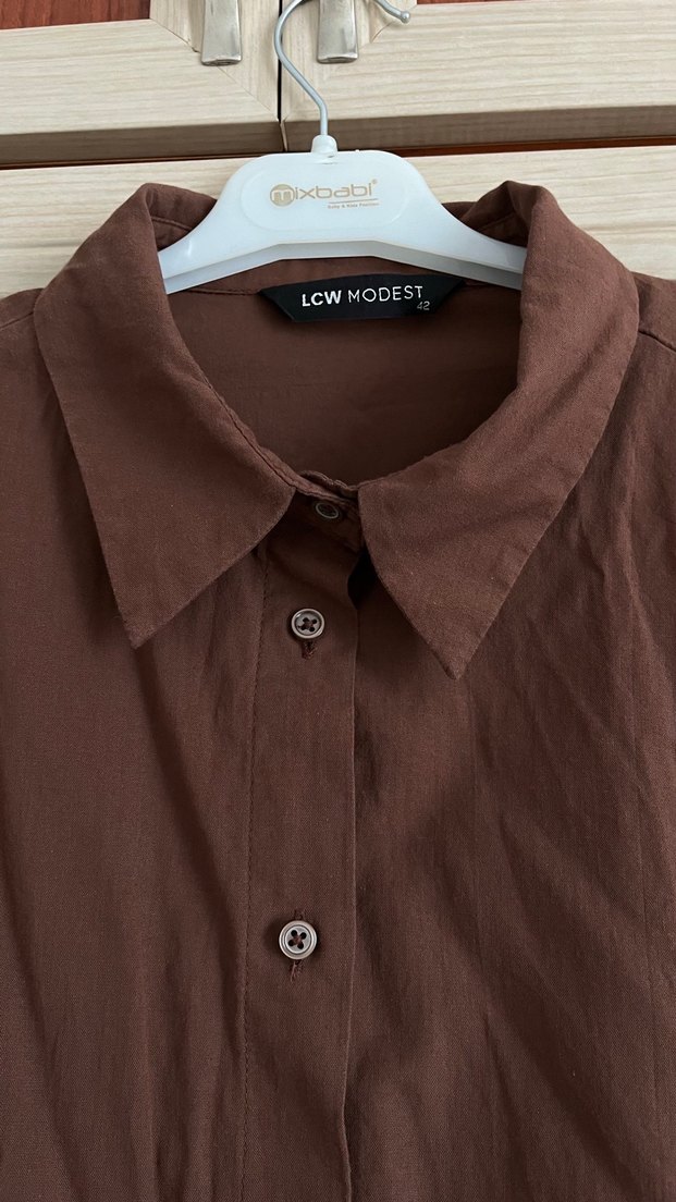 Düğmeli Kahverengi Kadın Gömlek - Görsel 3