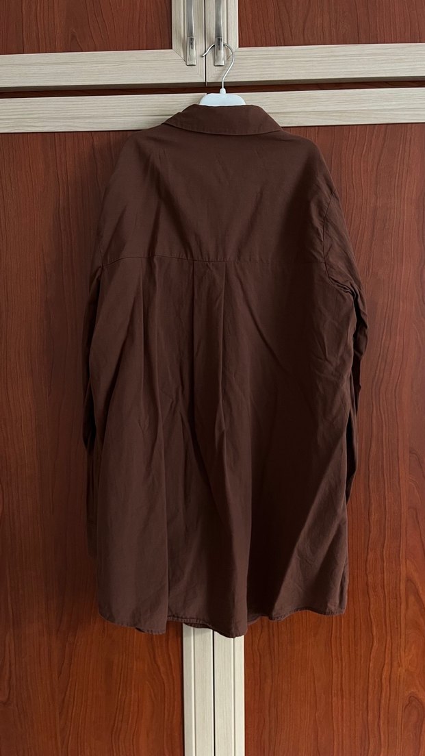 Düğmeli Kahverengi Kadın Gömlek - Görsel 2