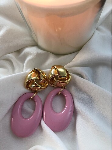 Pembe taşlı gold küpe