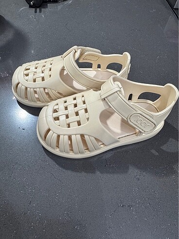 22 Beden İgor krem sandalet