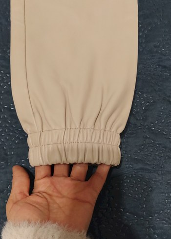 Bej Kadın Kemerli Rahat Kesim Pantolon - Görsel 4