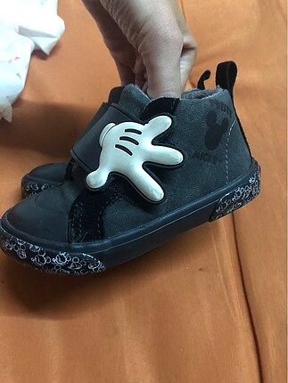 Zara Mickey bot