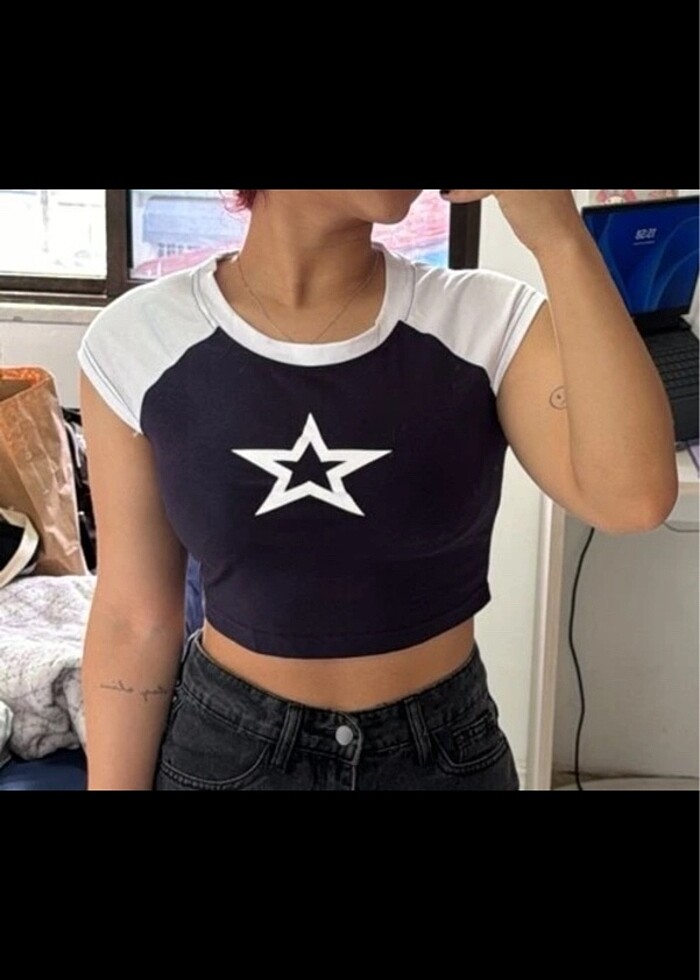 yıldızlı lacivert beyaz crop bluz - Görsel 4