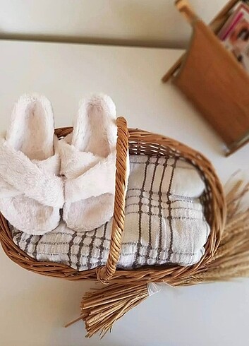 37 Beden beyaz Renk Pofuduk Ev Terliği- Kırık Beyaz-37Numara