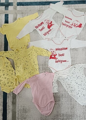 Kız bebek kıyafetleri