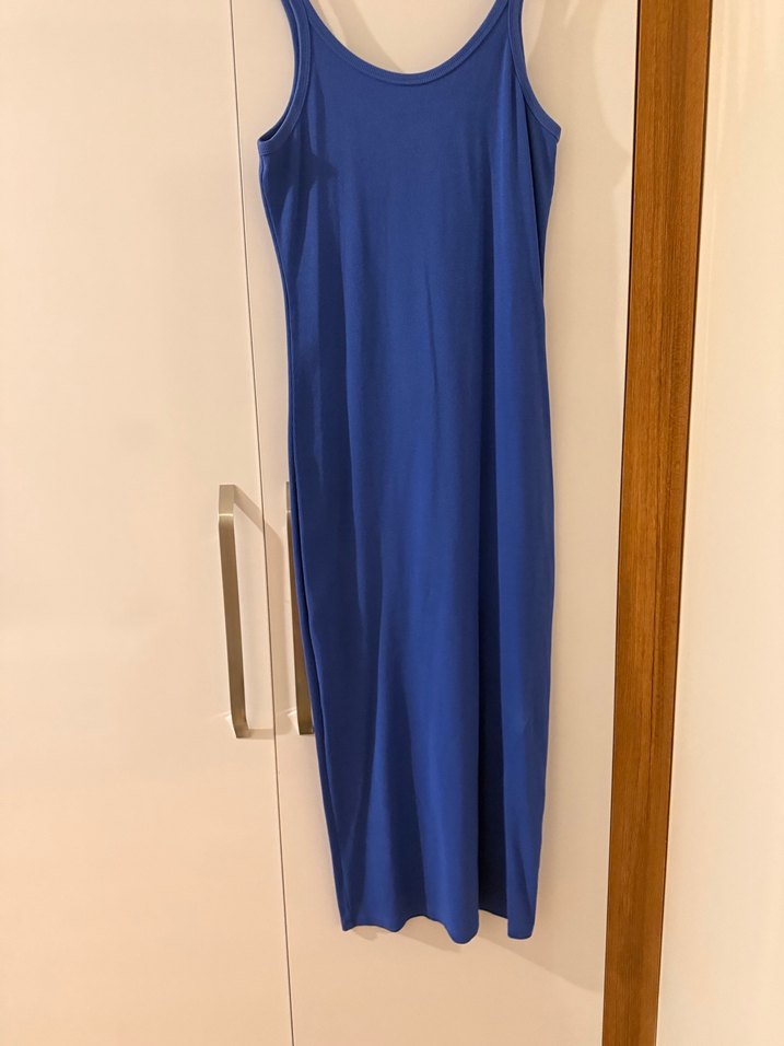 Mavi V Yaka Uzun Kolsuz Elbise - Görsel 3