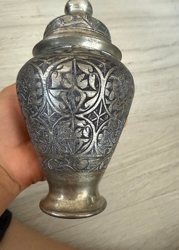Beden Gri Desenli Metal Vazo