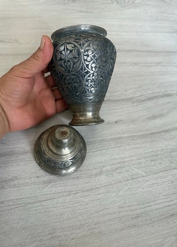 Diğer Gri Desenli Metal Vazo