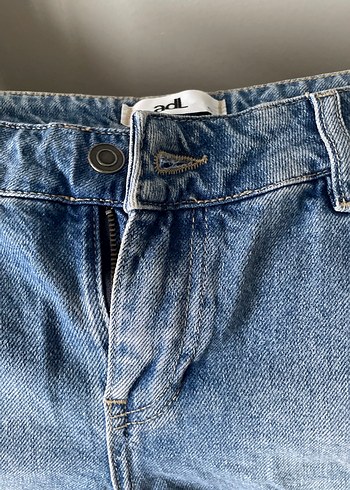 Nakışlı ve Boncuklu Bohem Kadın Kot Şort - Görsel 3