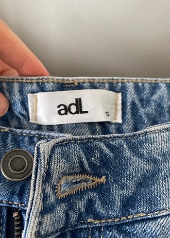 Nakışlı ve Boncuklu Bohem Kadın Kot Şort - Görsel 4