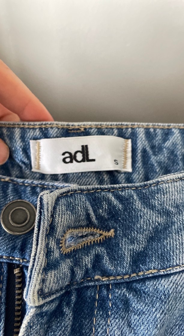 Nakışlı ve Boncuklu Bohem Kadın Kot Şort - Görsel 4