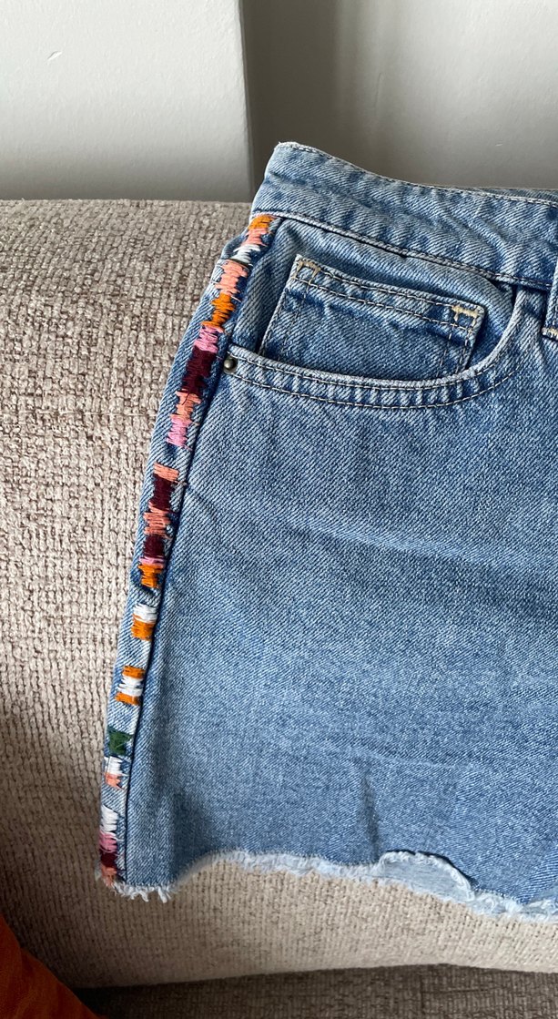 Nakışlı Bohem Mavi Mini Kot Şort - Görsel 2