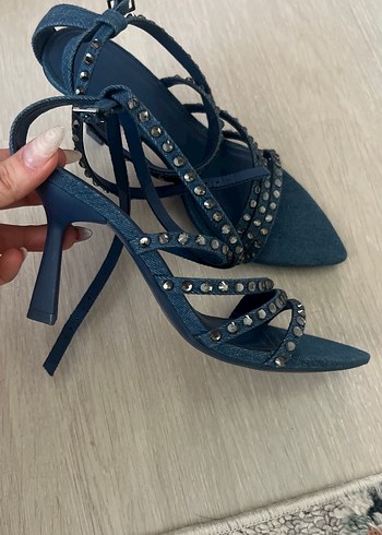 36 Beden Koyu Mavi Yılan Desenli Denim Topuklu Ayakkabı