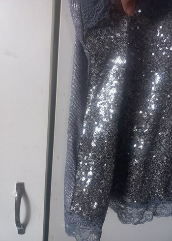 s Beden gri Renk Dantel Detaylı Gri Payetli İp Askılı Bluz