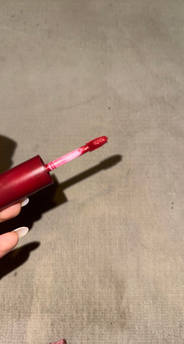 NYX Bordo Parlak Mat Ruj - Görsel 3