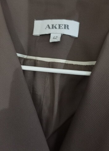 Aker Aker pardesü. Yeni 1 kez kısa mesafe denemek için giyildi Camel