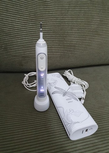 Oral-B ORAL-B ŞARJLI DİŞ FIRÇASI SORUNSUZ ÇALIŞMAKTADIR