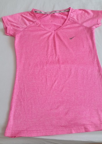 Nike Pembe V Yaka Kısa Kollu Tişört