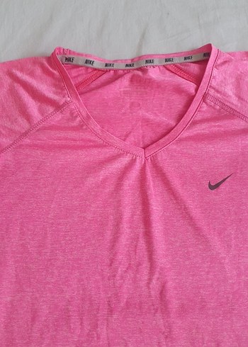 s Beden pembe Renk Nike Pembe V Yaka Kısa Kollu Tişört