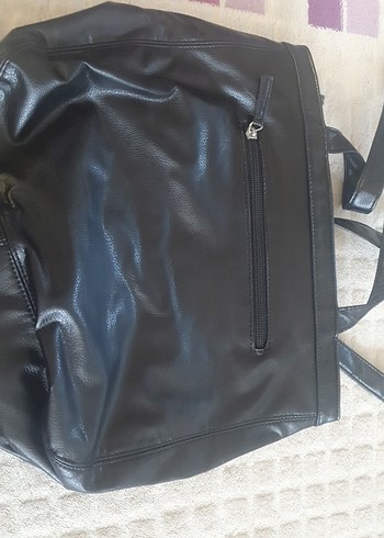 Beden siyah Renk Siyah Parlak Deri Tokalı Kadın Çanta
