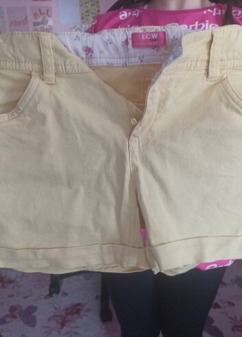 LC Waikiki Sarı sort