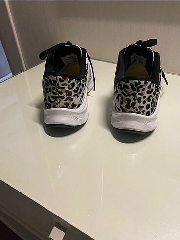 36,5 Beden beyaz Renk Nike orijinal spor ayakkabı leopar desen