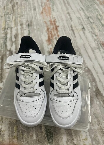 39 Beden beyaz Renk Adidas orjinal çok temiz ayakkabı