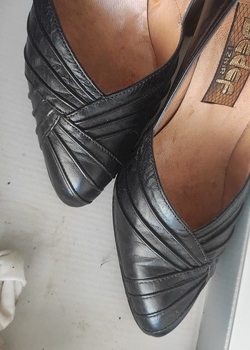 Siyah Deri Pile Detaylı Klasik Topuklu Ayakkabı - Görsel 5