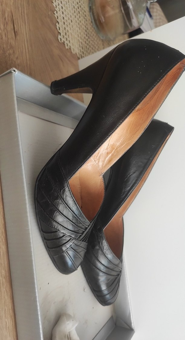 Siyah Deri Pile Detaylı Klasik Topuklu Ayakkabı - Görsel 3