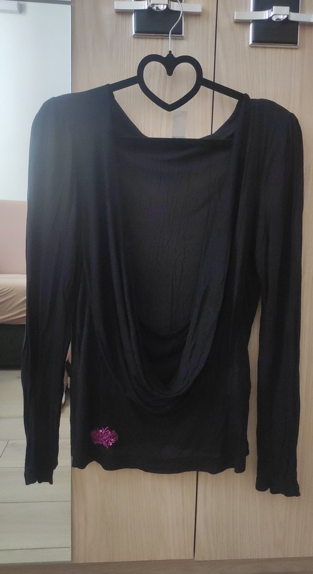 Siyah Dökümlü Uzun Kollu Kadın Bluz - Görsel 2