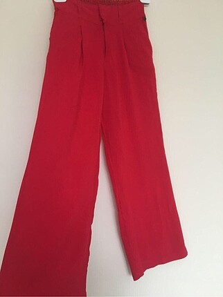Kırmızı pantolon