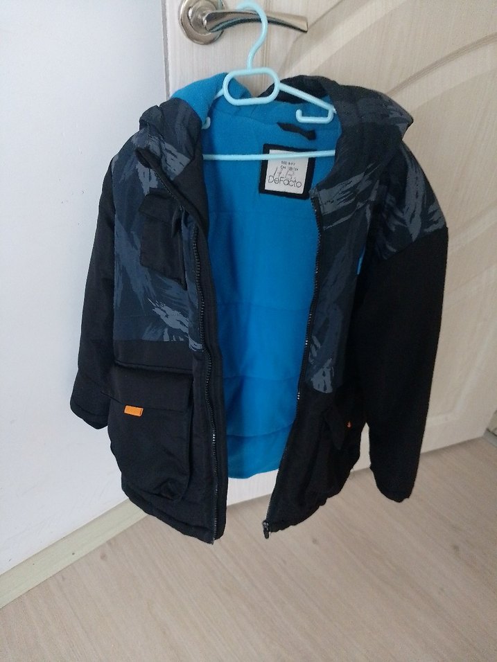 Erkek Çocuk Mavi Baskılı Kapüşonlu Mont - Görsel 2