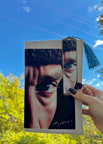 Kitap kılıfı 
Atatürk Portreli Sanat Kitap kılıfı