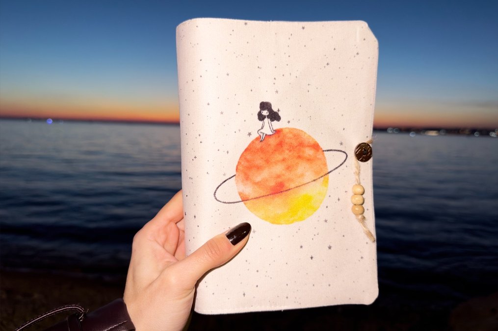 Kitap kılıfı 
Turuncu Yıldızlı Gezegenli kitap kılıfı - Görsel 2