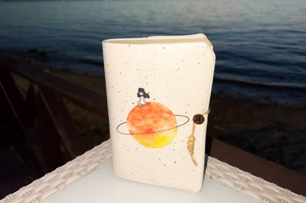 Kitap kılıfı 
Turuncu Yıldızlı Gezegenli kitap kılıfı - Görsel 3