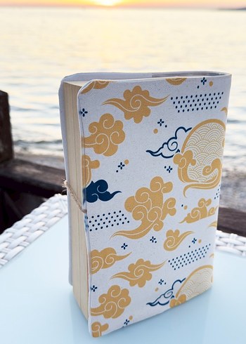 Kitap kılıfı 
Beyaz ve Sarı Desenli kitap kılıfı - Görsel 3