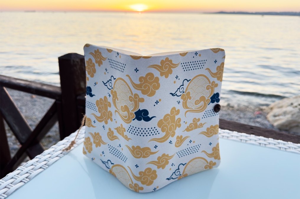 Kitap kılıfı 
Beyaz ve Sarı Desenli kitap kılıfı - Görsel 2