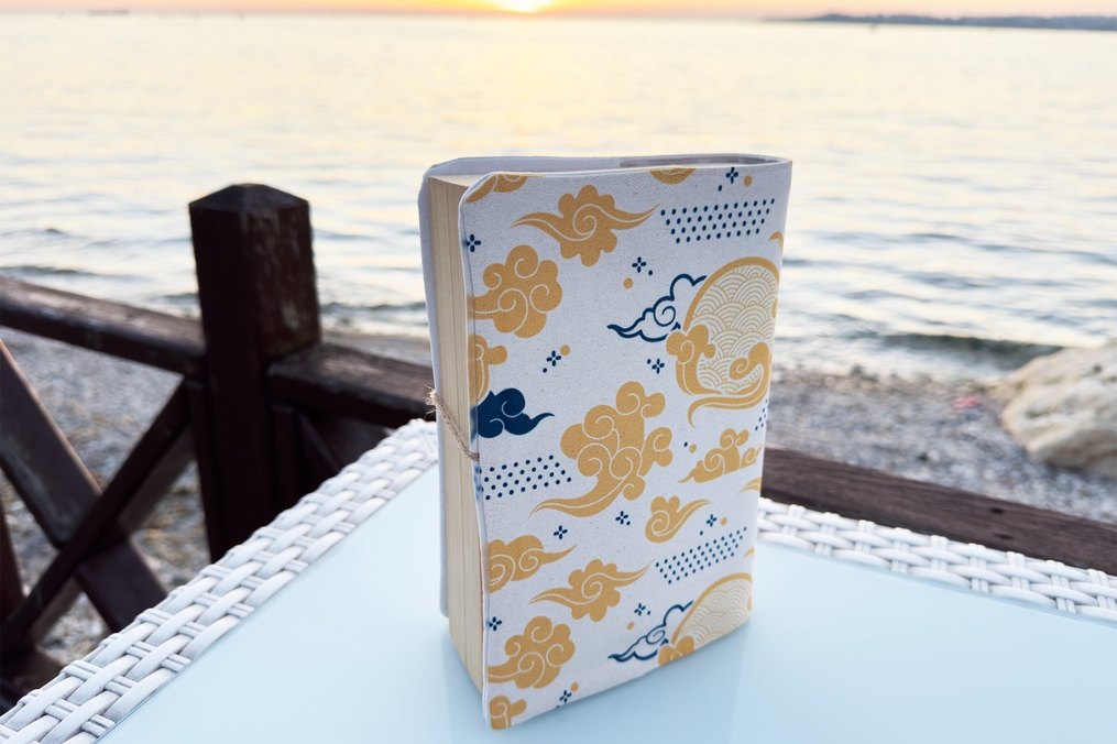 Kitap kılıfı 
Beyaz ve Sarı Desenli kitap kılıfı - Görsel 3