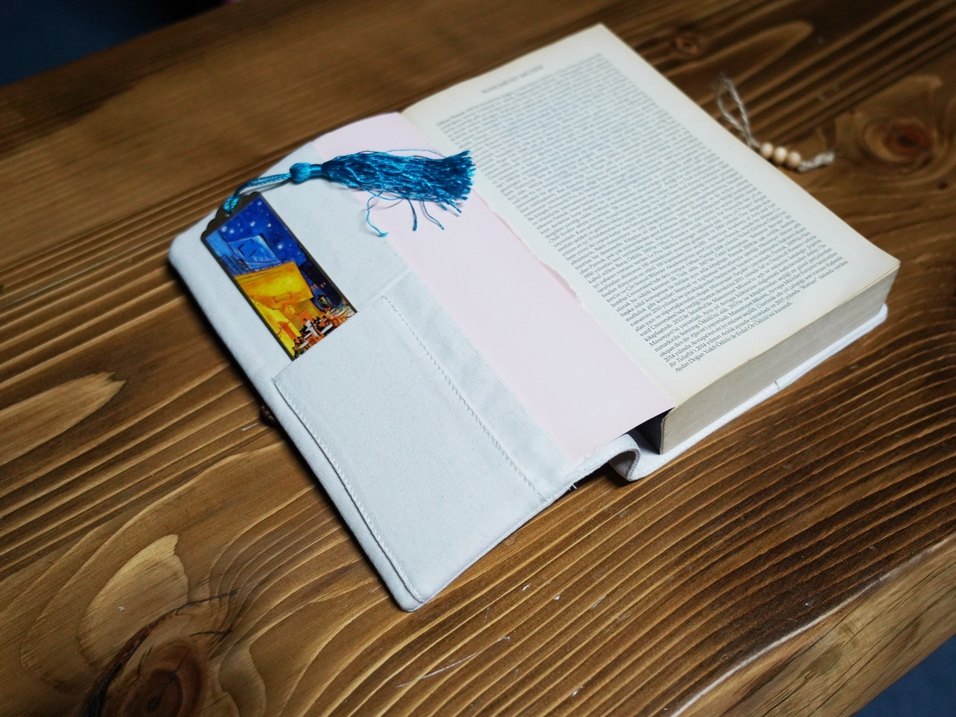 Kitap kılıfı 
Renkli Baskılı Beyaz Kitap kılıfı - Görsel 2