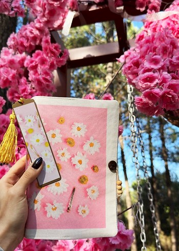 Pembe Pastel Çiçekli kitap kılıfı ve Ayracı