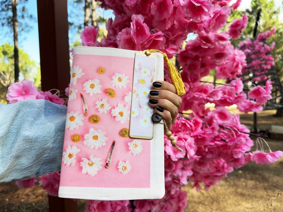 Pembe Pastel Çiçekli kitap kılıfı ve Ayracı - Görsel 2