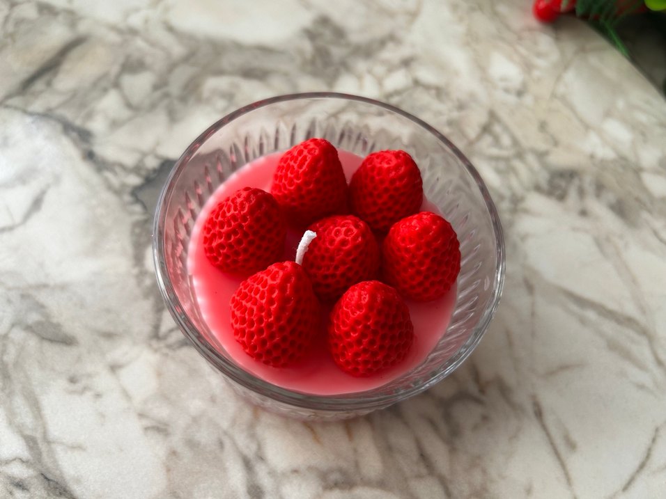 Kırmızı Renkli Meyve Görünümlü Mum - Görsel 2