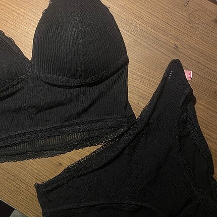 Rezerve Siyah kırmızı Bralet set 85B