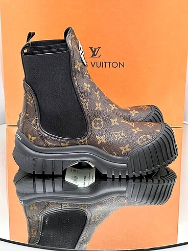 Louis Vuitton Louis Vuitton bot