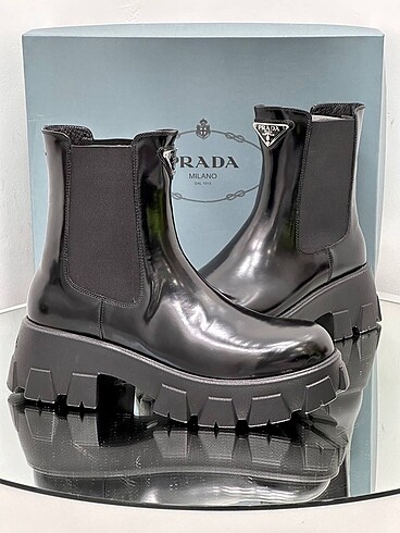 Prada siyah rugan bot ayakkabı