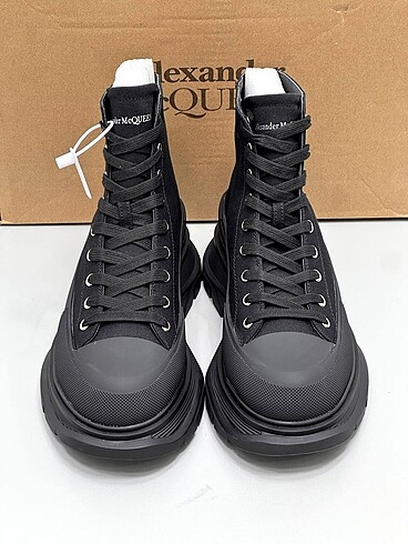 Alexander McQueen bağcıklı spor bot ayakkabı