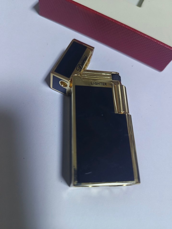 Altın ve Siyah Renkli Çakmak - Görsel 3