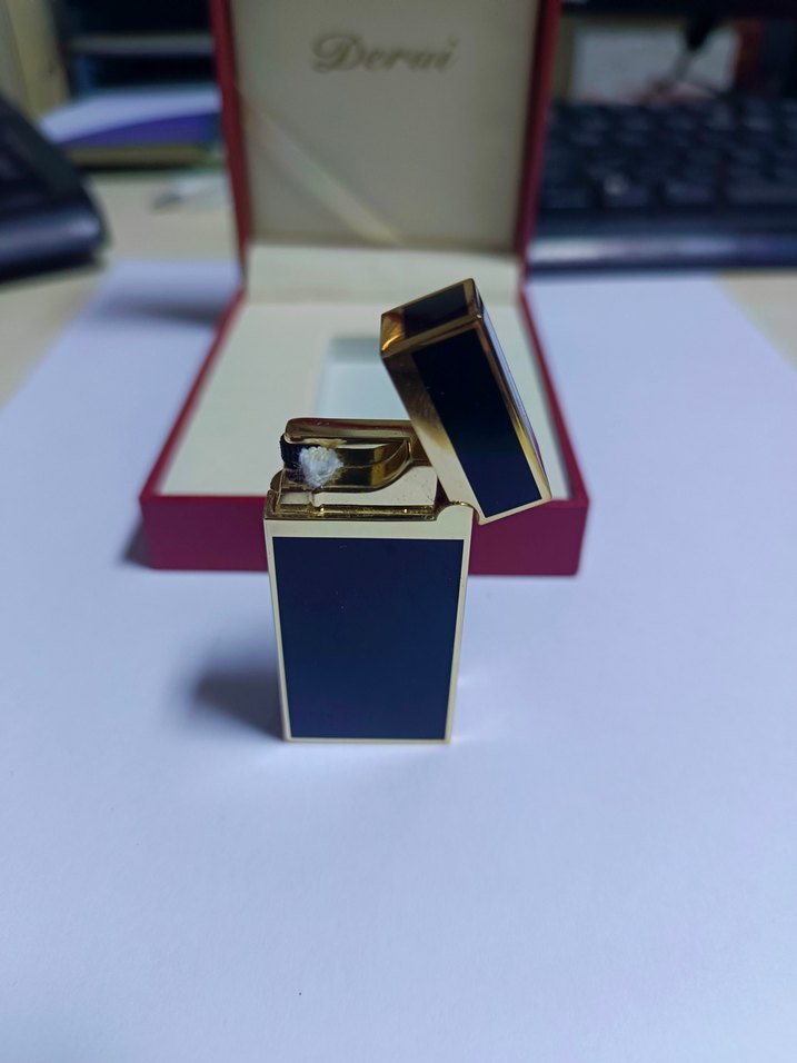 Altın ve Siyah Renkli Çakmak - Görsel 2